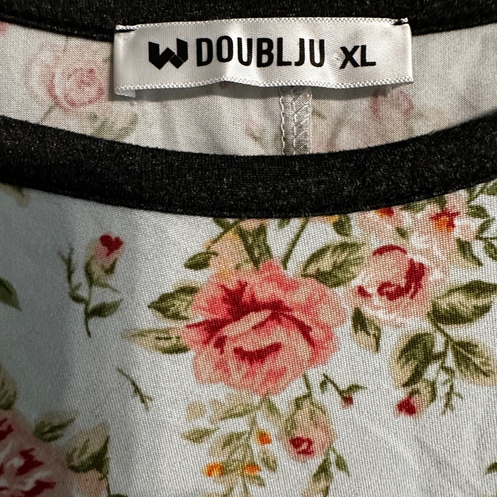 Floral tee - Picture 3 of 5
